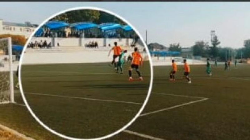 'Yoshlar o`rtasidagi O`zbekiston chempionatida futbolchilar janjallashib ketdi(video)'ning rasmi
