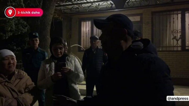 '"Bizning xatoyimiz — raisga ishonib, hujjatlarni berganimiz". Andijon hokimining o`rinbosari noqonuniy qurilishga ruxsat bergani uchun aholidan uzr so`radi (video)'ning rasmi