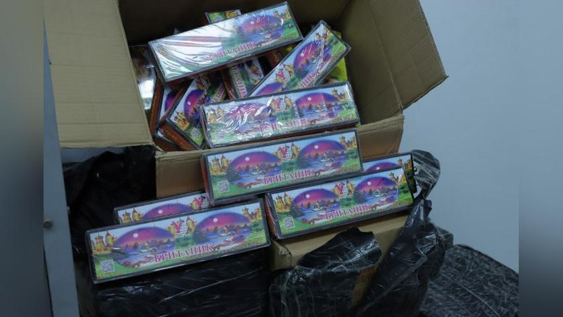 'Янги йил яқин. Фарғонадаги хонадонлардан бирида 407 млн сўмлик "пақилдоқлар" аниқланди'ning rasmi