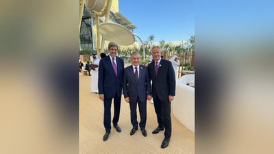 Изрображение 'Президент Узбекистана неформально пообщался с высокопоставленными гостями саммита в Дубае'