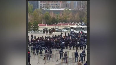 'G`aflatda qolgan Milliy gvardiya  ommaviy tartibsizlikni bostirish usullarini o`rganmoqda (video)'ning rasmi