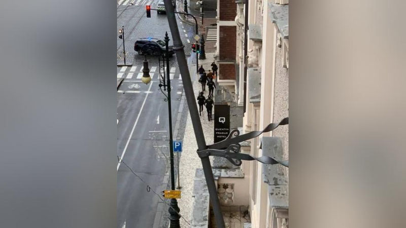 'Прагадаги университетда юз берган отишмада 15 дан ортиқ одам ҳалок бўлди'ning rasmi