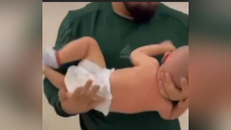 'Go`dak farzandini turli shakldagi vahshiyona hatti-harakatlar bilan qiynagan jizzaxlik erkak ozodlikka qo`yib yuborilgani aytilmoqda'ning rasmi