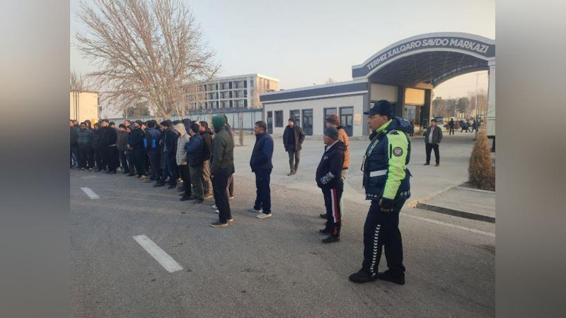 'O`zbekistonning Afg`oniston bilan chegaradosh "Ayritom" bojxona postida tirbandlik yuzaga keldi'ning rasmi