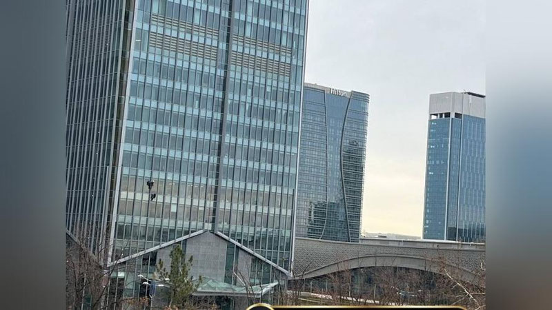 '“Tashkent city” hududidagi binoning 15-qavatidan odam tushib ketdimi? Tarqalayotgan xabarlarga oydinlik kiritildi'ning rasmi