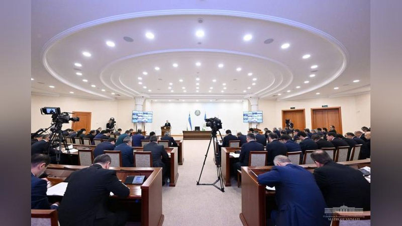 'Qurilishlarga ajratilgan byudjet mablag`larini maqsadsiz ishlatish, talon-taroj va o`g`rilik holatlari borligi aytildi'ning rasmi