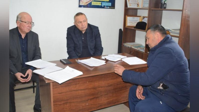 'Jizzaxda aholi murojaatlari bilan ishlash holati tanqidiy muhokama qilindi (foto)'ning rasmi