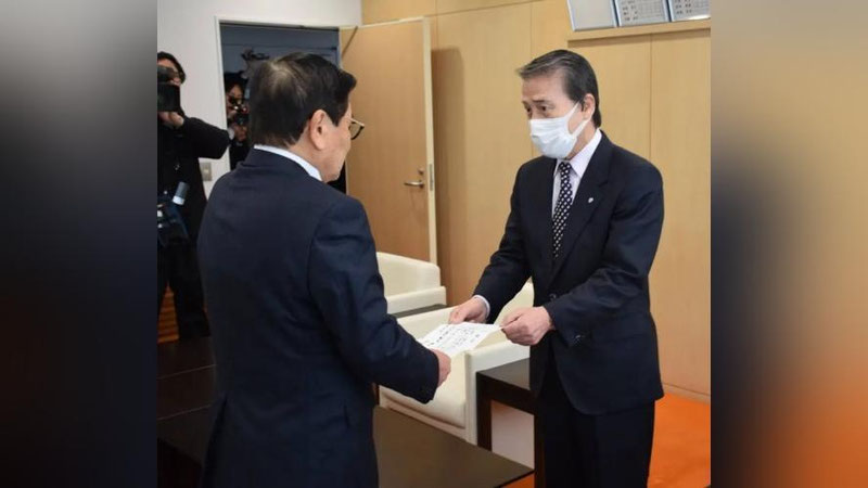 'Yaponiyada 74 yoshli shahar meri jinsiy zo`ravonlik ayblanmoqda'ning rasmi