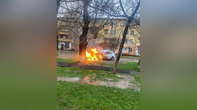 Изрображение 'В чиланзарском дворе сгорел автомобиль Lacetti'