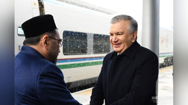 'Shavkat Mirziyoev aholi hayoti bilan yaqindan tanishish maqsadida Sirdaryoga ketdi'ning rasmi