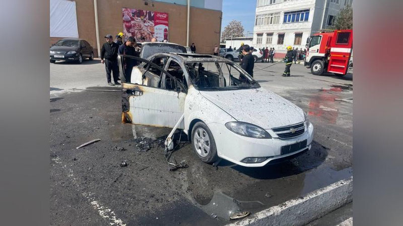 Изрображение 'В Андижане на стоянке супермаркета горела Gentra'