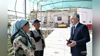 'Shavkat Mirziyoev Tuyoqli mahallasidagi xonadonlardan birini ko`zdan kechirdi'ning rasmi