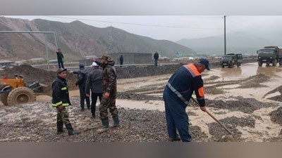 Изрображение 'В Сохском районе Ферганской области устраняют последствия селя'