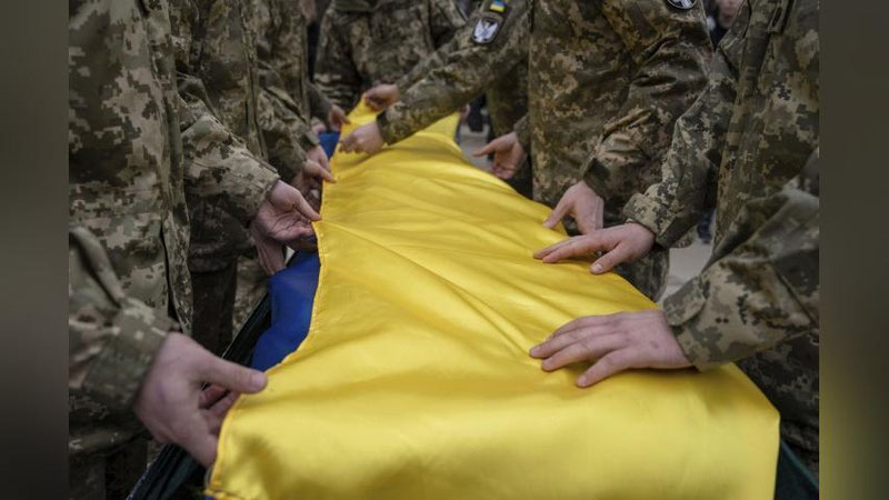 'Ukraina 140 nafar halok bo`lgan askarning jasadi qaytarilganini e`lon qildi'ning rasmi