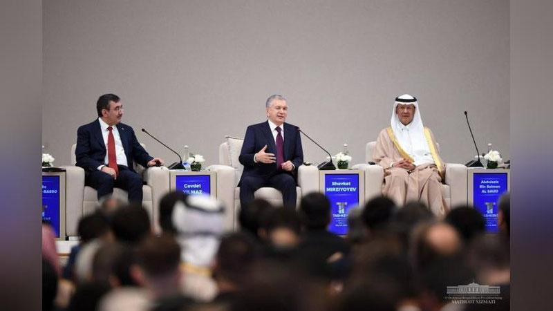 'Mirziyoev O`zbekistonning investisiya siyosati va xorijiy sheriklar bilan hamkorlikning ustuvor yo`nalishlarini belgilab berdi'ning rasmi