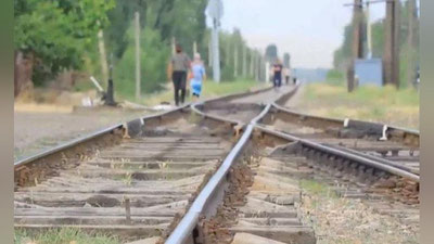 Изрображение 'В Андижанской области поезд сбил 8-летнюю девочку'