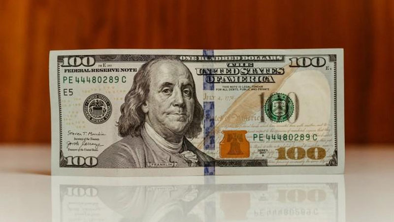 'Dollarning rasmiy kursi pasaydi'ning rasmi