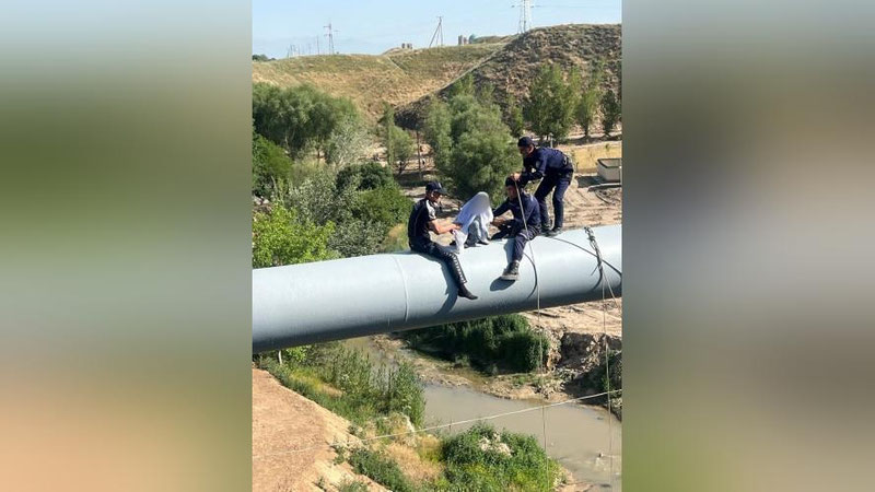 'Samarqandda to`rt farzandning onasi o`zini suvga tashlamoqchi bo`ldi'ning rasmi