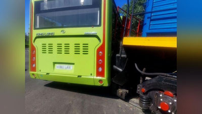 'Toshkentda teplovoz va avtobus to`qnashuvi bo`yicha qo`shimcha ma`lumot berildi'ning rasmi