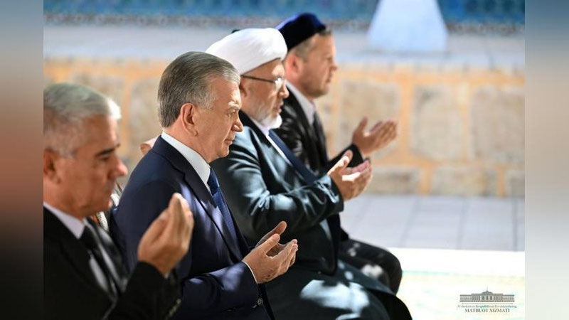 'Prezident Buxoro viloyatiga etib bordi'ning rasmi