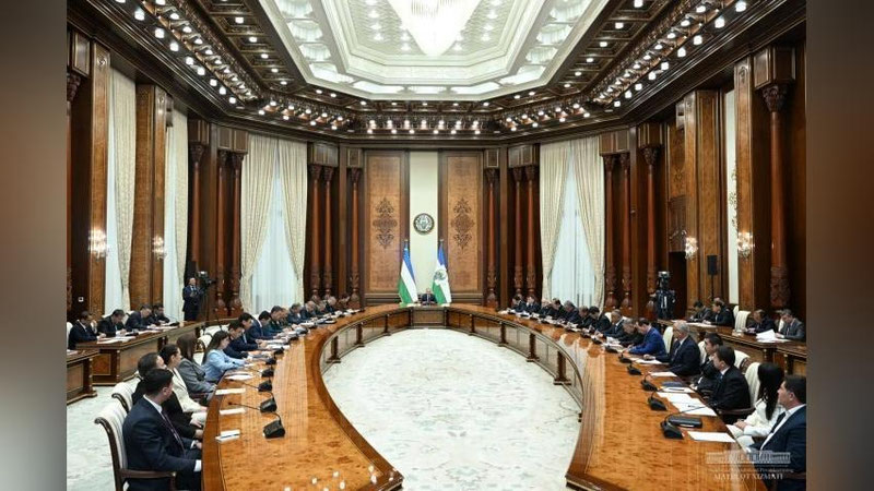 'Prezident raisligida turizmni yanada rivojlantirish bo`yicha ustuvor masalalar yuzasidan videoselektor yig`ilishi boshlandi'ning rasmi