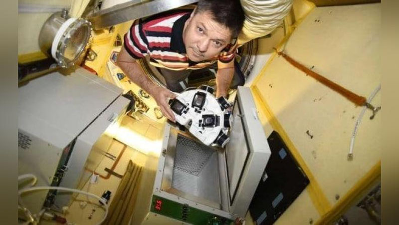'Rossiyalik kosmonavt koinotda 1000 kun yashadi'ning rasmi