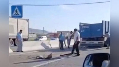 Изрображение 'В Самаркандской области грузовик сбил женщину с детьми на переходе: дети погибли'