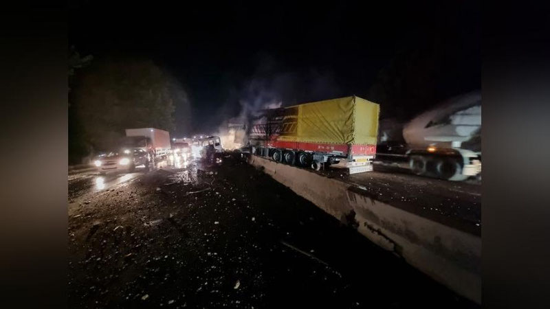 Изрображение 'Крупная авария произошла на трассе в Джамбае'