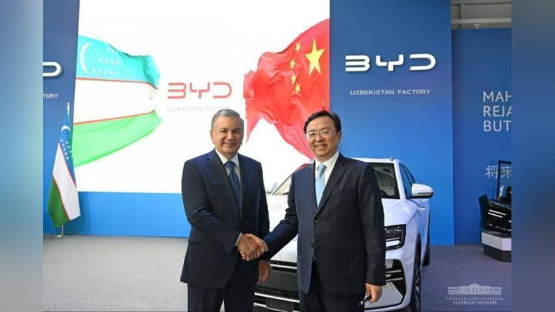 'Jizzaxdagi BYD zavodidan ilk elektromobillar chiqdi'ning rasmi
