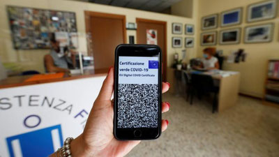 Изрображение 'Италия первой в ЕС вводит обязательные для всех COVID-паспорта'