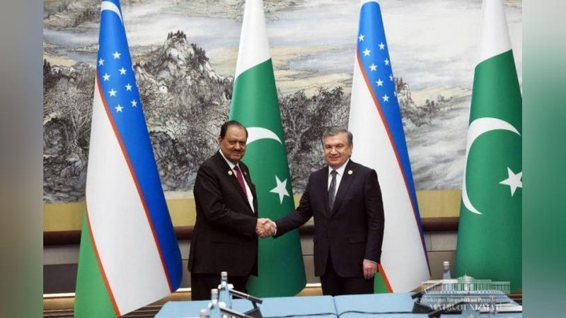 'Shavkat Mirziyoev Pokiston Prezidenti bilan uchrashuv o`tkazdi'ning rasmi