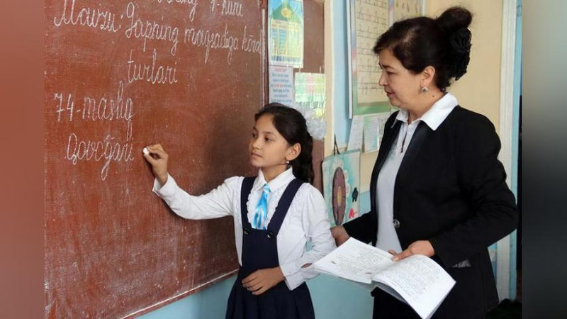 'O`qituvchilar besh yil oldin imtiyozli pensiyaga chiqishi mumkin'ning rasmi