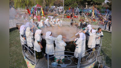 'Наманганда тайёрланган сумалак 15 мингдан зиёд идишларда тарқатилди  'ning rasmi