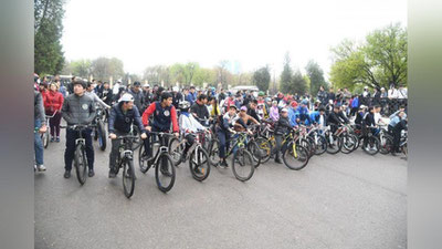 Изрображение 'МИНЗДРАВ ОРГАНИЗОВАЛ ДЕНЬ ВЕЛОПРОГУЛКИ (ФОТО)'