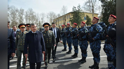 'Шавкат Мирзиёев Миллий гвардия бўлинмаси фаолияти билан танишди 'ning rasmi