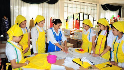 'Maktablarda o`quvchilarga kasbiy ta`lim berishga ixtisoslashgan o`quv-ishlab chiqarish majmualari tugatildi'ning rasmi