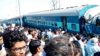 'Hindistonda poezd relsdan chiqib ketdi, qurbonlar bor'ning rasmi