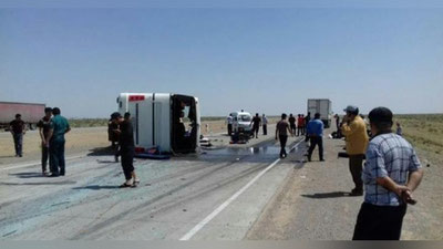 '“Ғузор-Бухоро-Нукус-Бейнеу” йўналишидаги автобус ағанаб кетди'ning rasmi