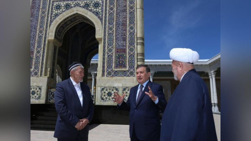 '​Prezident Imom Buxoriy maqbarasini ziyorat qildi'ning rasmi