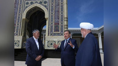 '​Президент Имом Бухорий мақбарасини зиёрат қилди'ning rasmi