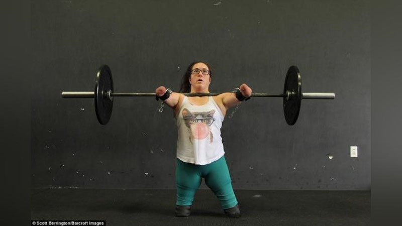 'QO`L-OYoQSIZ SPORTChI AYoL'ning rasmi