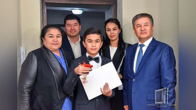 'Yosh grossmeysterga uch xonali kvartira sovg`a qilindi (foto)'ning rasmi