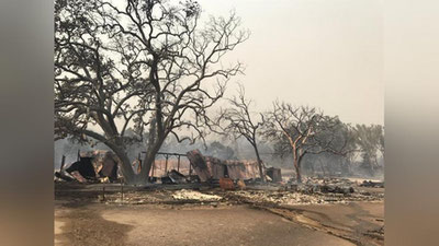 'Kaliforniyada Paramaunt Ranch tarixiy shahri butunlay yonib ketdi 'ning rasmi