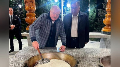 '"Avval suv, keyin guruch" : Lukashenko tojik palovining sirini bilib oldi (video)'ning rasmi