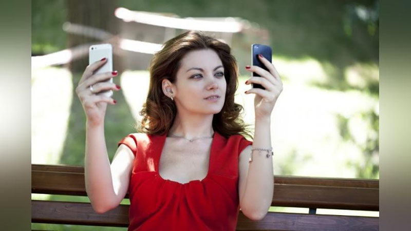 '“TELEFON TURGANDA  XOTIRANI IShLATIB NIMA QILAMAN?” 'ning rasmi