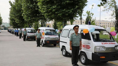 'Harbiy qism va tibbiyot muassasalariga 14 ta tibbiy yordam mashinalari topshirildi'ning rasmi
