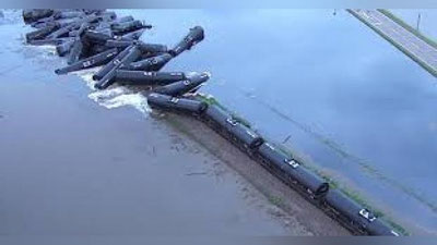 'AQShda poezd ko`prikdan daryoga tushib ketdi 'ning rasmi