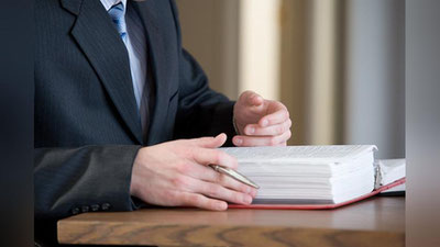 Изрображение 'Видео: Комментарий к Указу о совершенствовании деятельности органов юстиции'