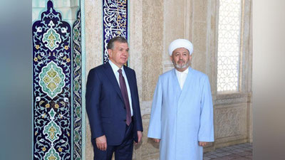 Изрображение 'ШАВКАТ МИРЗИЁЕВ ПОСЕТИЛ МЕСТО УПОКОЕНИЯ ПЕРВОГО ПРЕЗИДЕНТА'