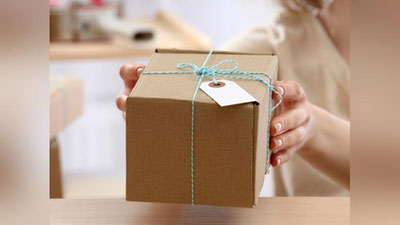 'Endi qiymati 100 dollardan ortiq pochta jo`natmalar uchun boj to`lanadi'ning rasmi